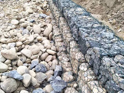 The way the gabion box is assembled